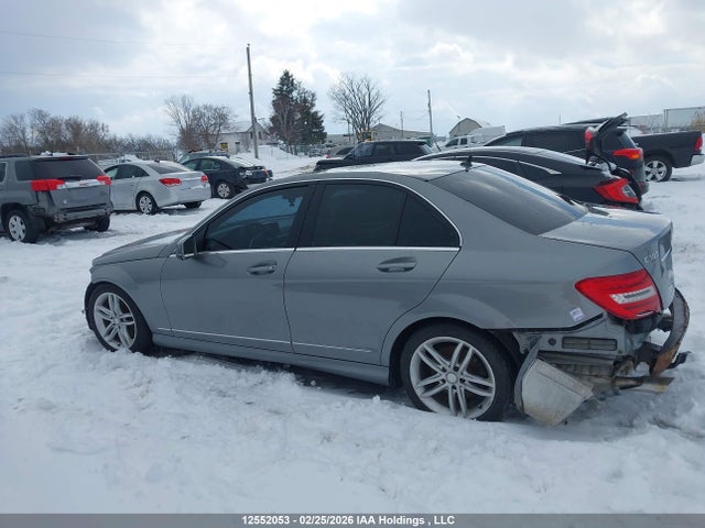 2013 Mercedes-benz C 300 4matic მანქანა იყიდება აუქციონზე, vin: WDDGF8AB1DA760018, აუქციონის ნომერი: 12552053