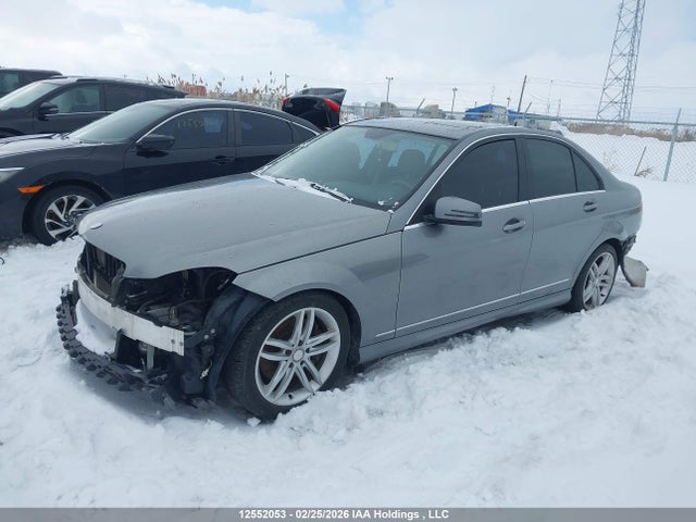2013 Mercedes-benz C 300 4matic მანქანა იყიდება აუქციონზე, vin: WDDGF8AB1DA760018, აუქციონის ნომერი: 12552053