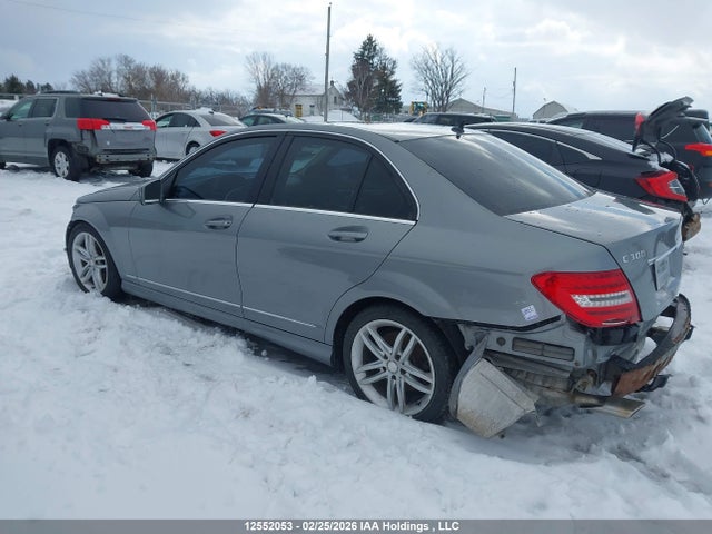 2013 Mercedes-benz C 300 4matic მანქანა იყიდება აუქციონზე, vin: WDDGF8AB1DA760018, აუქციონის ნომერი: 12552053