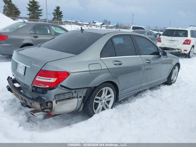 2013 Mercedes-benz C 300 4matic მანქანა იყიდება აუქციონზე, vin: WDDGF8AB1DA760018, აუქციონის ნომერი: 12552053