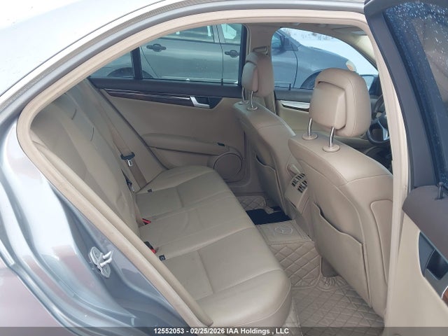 2013 Mercedes-benz C 300 4matic მანქანა იყიდება აუქციონზე, vin: WDDGF8AB1DA760018, აუქციონის ნომერი: 12552053