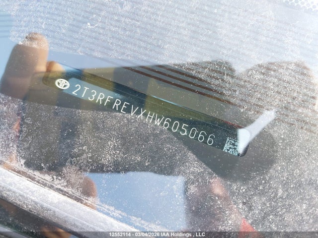 Toyota Rav4 Xle 2017 2T3RFREVXHW605066 Image 17