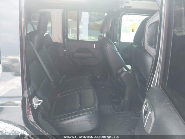 1C4HJXEG2KW674374 Jeep Wrangler Unlimited Sahara