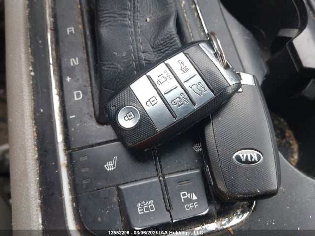 KNDMB5C12H6249647 KIA SEDONA LX