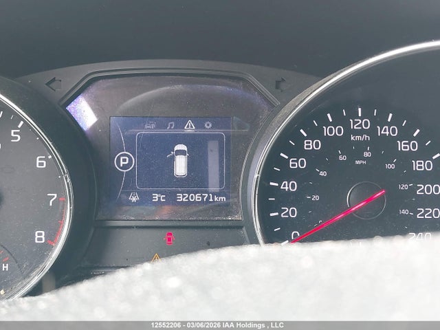 KNDMB5C12H6249647 KIA SEDONA LX