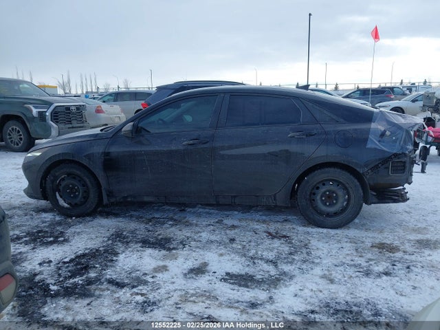 KMHLM4AG9NU311197 Hyundai Elantra Preferred Ivt