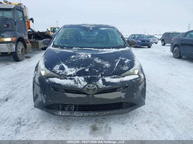 JTDKARFUXH3049608 Toyota Prius Technology
