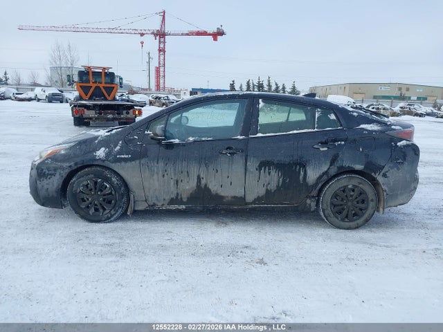 JTDKARFUXH3049608 Toyota Prius Technology