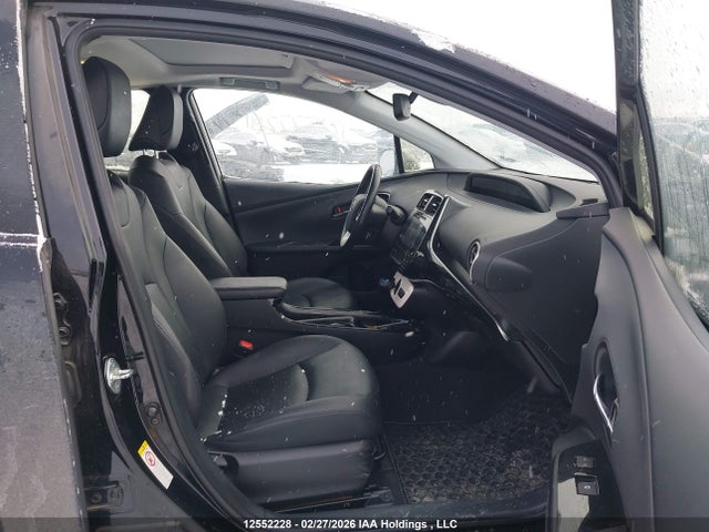 JTDKARFUXH3049608 Toyota Prius Technology