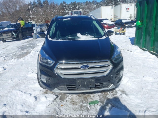 1FMCU9J93KUB69570 Ford Escape Titanium