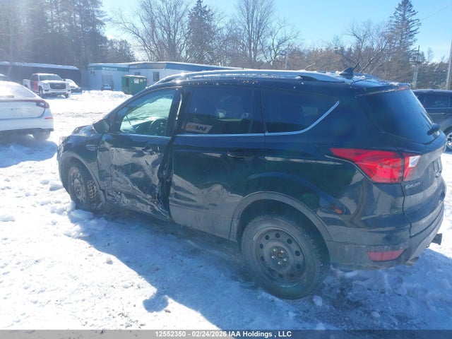 1FMCU9J93KUB69570 Ford Escape Titanium