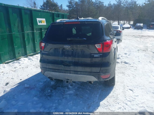 1FMCU9J93KUB69570 Ford Escape Titanium