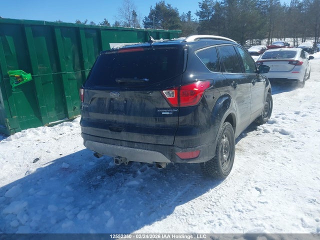 1FMCU9J93KUB69570 Ford Escape Titanium