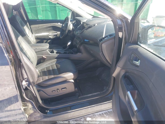 1FMCU9J93KUB69570 Ford Escape Titanium