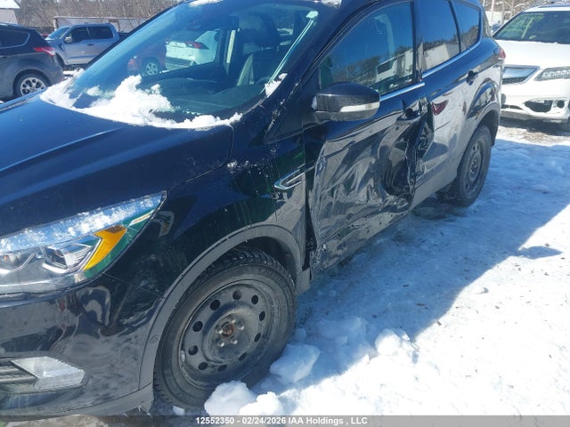 1FMCU9J93KUB69570 Ford Escape Titanium