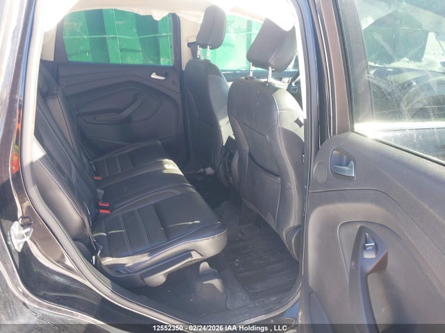 1FMCU9J93KUB69570 Ford Escape Titanium