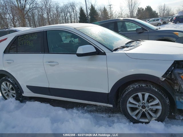 KNDCP3LE1S5277988 KIA Niro