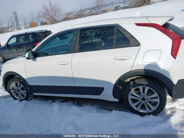 KNDCP3LE1S5277988 KIA Niro