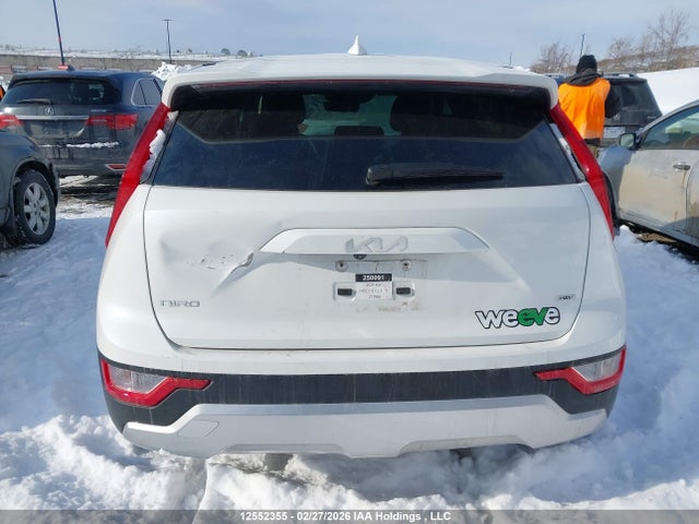 KNDCP3LE1S5277988 KIA Niro
