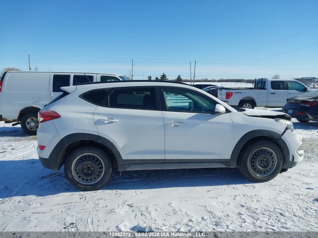 KM8J33A4XHU535108 Hyundai TUCSON SE