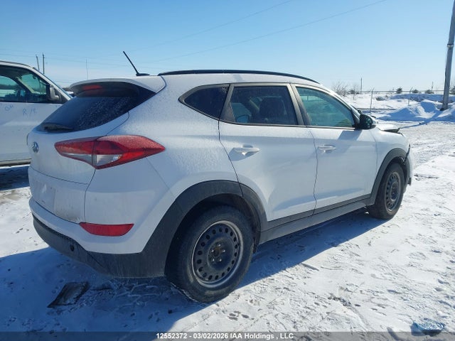 KM8J33A4XHU535108 Hyundai TUCSON SE