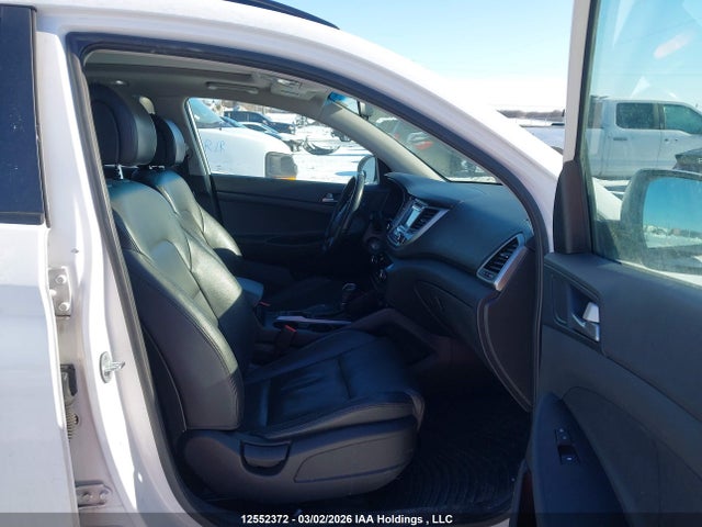 KM8J33A4XHU535108 Hyundai TUCSON SE