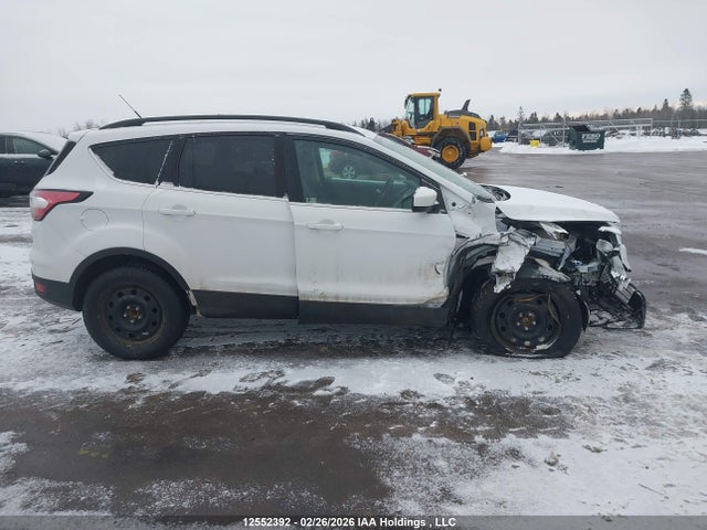 1FMCU0GD4JUC23187 Ford ESCAPE SE