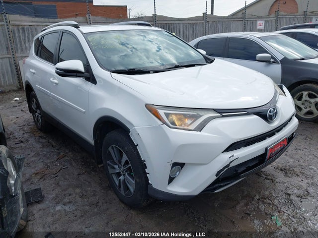 JTMWFREV6GJ066865 Toyota Rav4 Xle