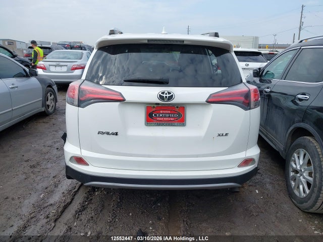 JTMWFREV6GJ066865 Toyota Rav4 Xle