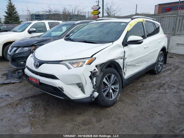 JTMWFREV6GJ066865 Toyota Rav4 Xle
