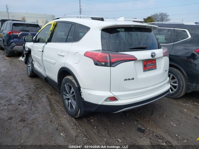 JTMWFREV6GJ066865 Toyota Rav4 Xle