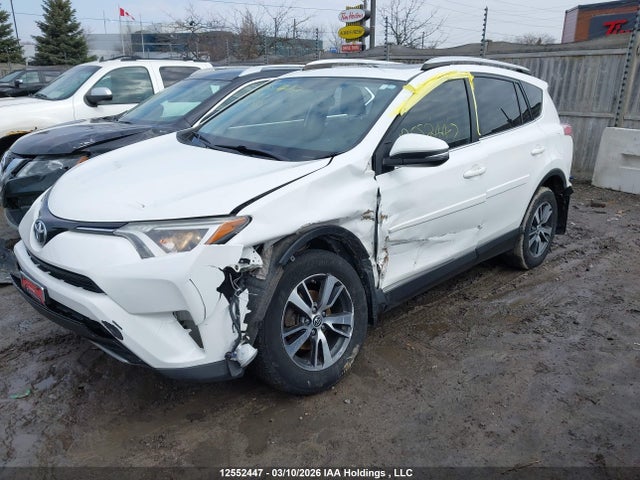 JTMWFREV6GJ066865 Toyota Rav4 Xle