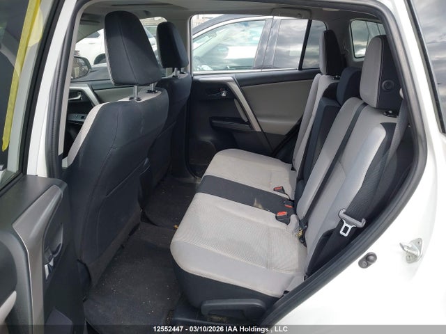 JTMWFREV6GJ066865 Toyota Rav4 Xle
