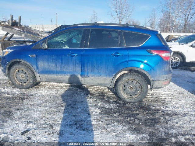 1FMCU0G90HUE19018 Ford ESCAPE SE