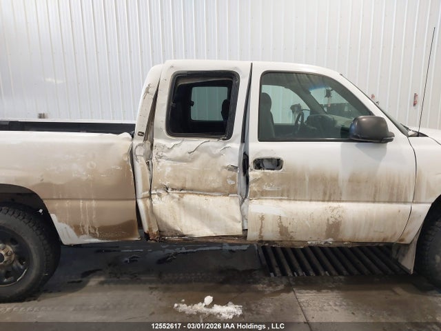 12552617 :رقم المزاد ، 1GTEK19V8YZ268533 vin ، 2000 Gmc New Sierra K1500 مزاد بيع