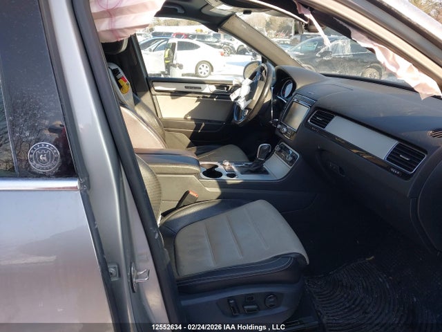 WVGRF7BP8HD002099 Volkswagen Touareg Wolfsburg