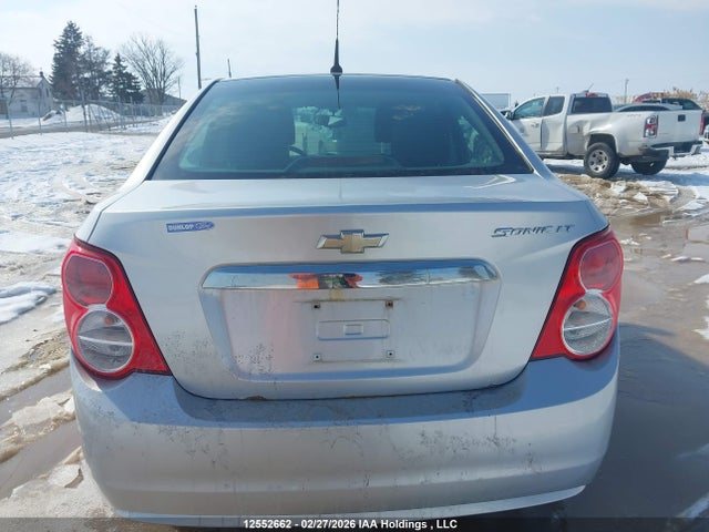 1G1JC5SH8E4155223 Chevrolet SONIC LT