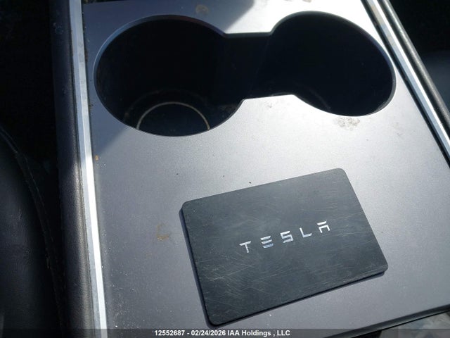 7SAYGDEE1NF361873 Tesla Model Y