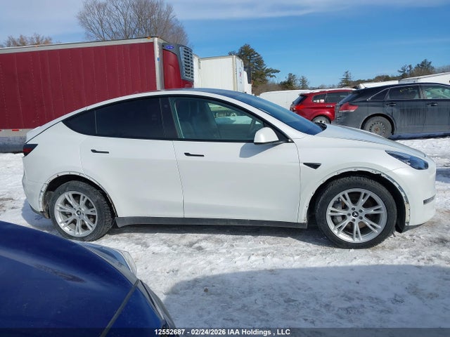 7SAYGDEE1NF361873 Tesla Model Y