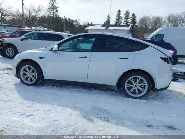 7SAYGDEE1NF361873 Tesla Model Y