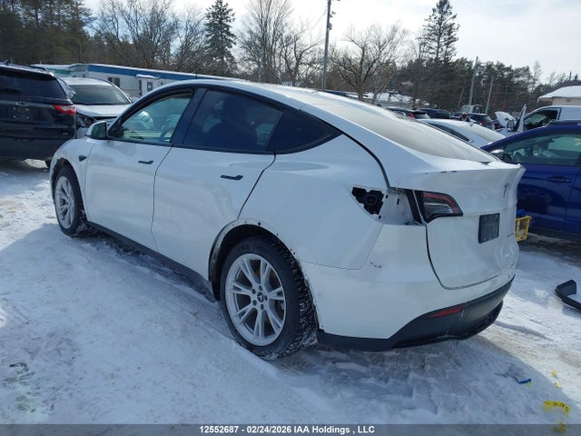 7SAYGDEE1NF361873 Tesla Model Y
