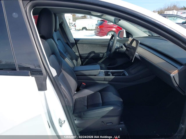 7SAYGDEE1NF361873 Tesla Model Y