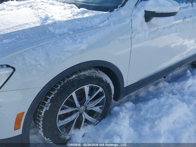 12552818 :رقم المزاد ، 3VV2B7AX8JM109667 vin ، 2018 Volkswagen Tiguan Se/sel مزاد بيع