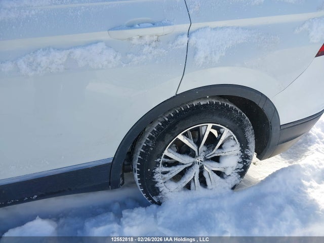 12552818 :رقم المزاد ، 3VV2B7AX8JM109667 vin ، 2018 Volkswagen Tiguan Se/sel مزاد بيع