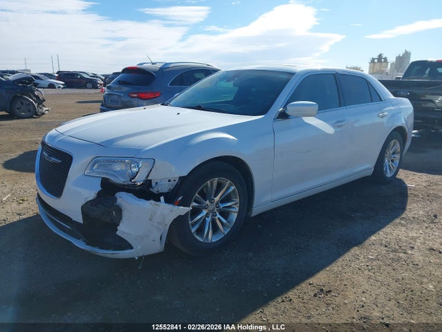 Chrysler 300 Limited 2015 2C3CCAAG0FH837457 Image 2