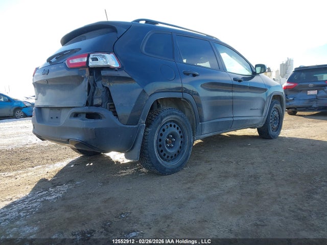 1C4PJMAB4GW377568 Jeep Cherokee Sport
