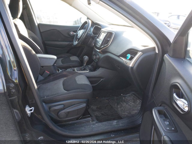 1C4PJMAB4GW377568 Jeep Cherokee Sport