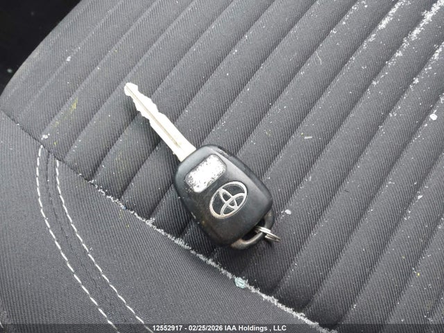 VNKKTUD39KA100579 Toyota Yaris L/le/se