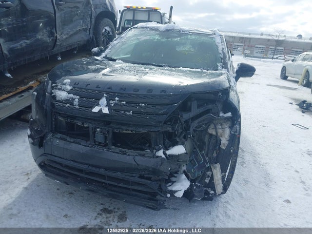 JA4J4WA83RZ633403 Mitsubishi Outlander