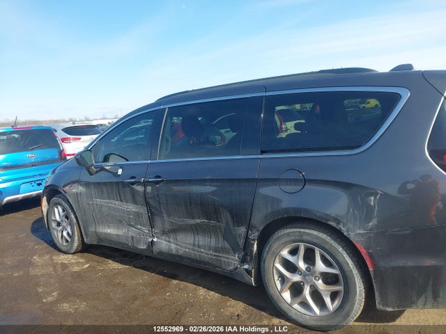 2018 Chrysler Pacifica მანქანა იყიდება აუქციონზე, vin: 2C4RC1FG3JR353929, აუქციონის ნომერი: 12552969